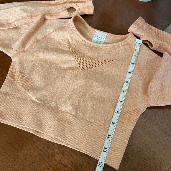 AYBL Motion Seamless Long Sleeve Crop Top peach small - Picture 10 of 16